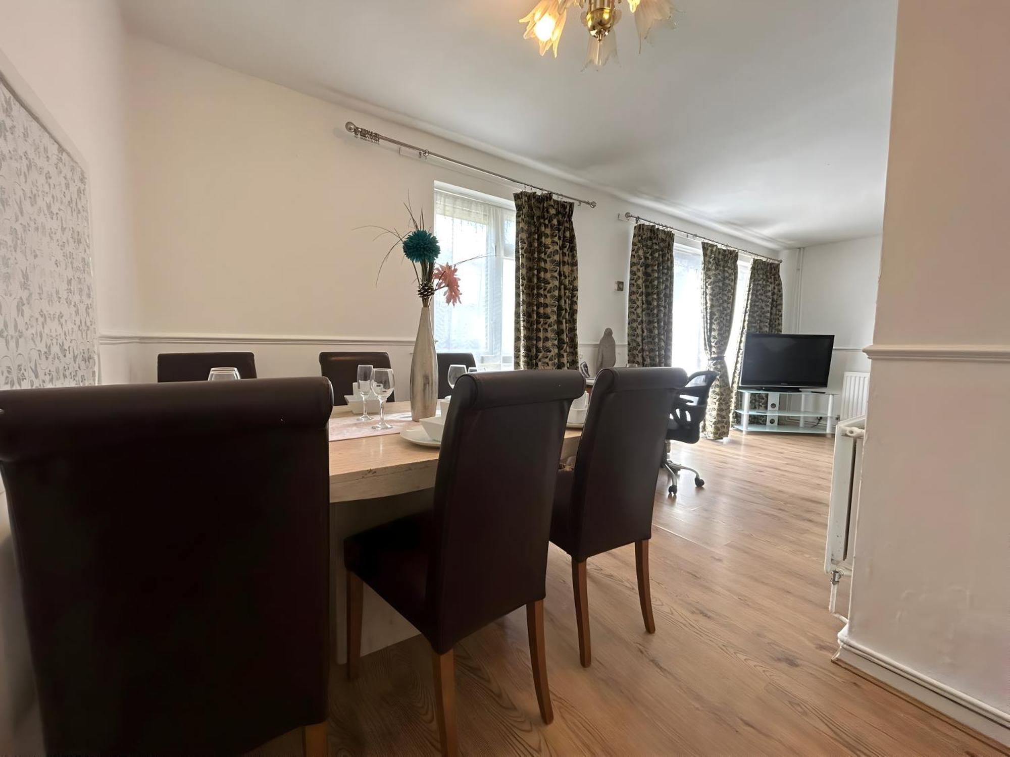 3 Bedroom House By M40 J4 High Wycombe Exterior foto