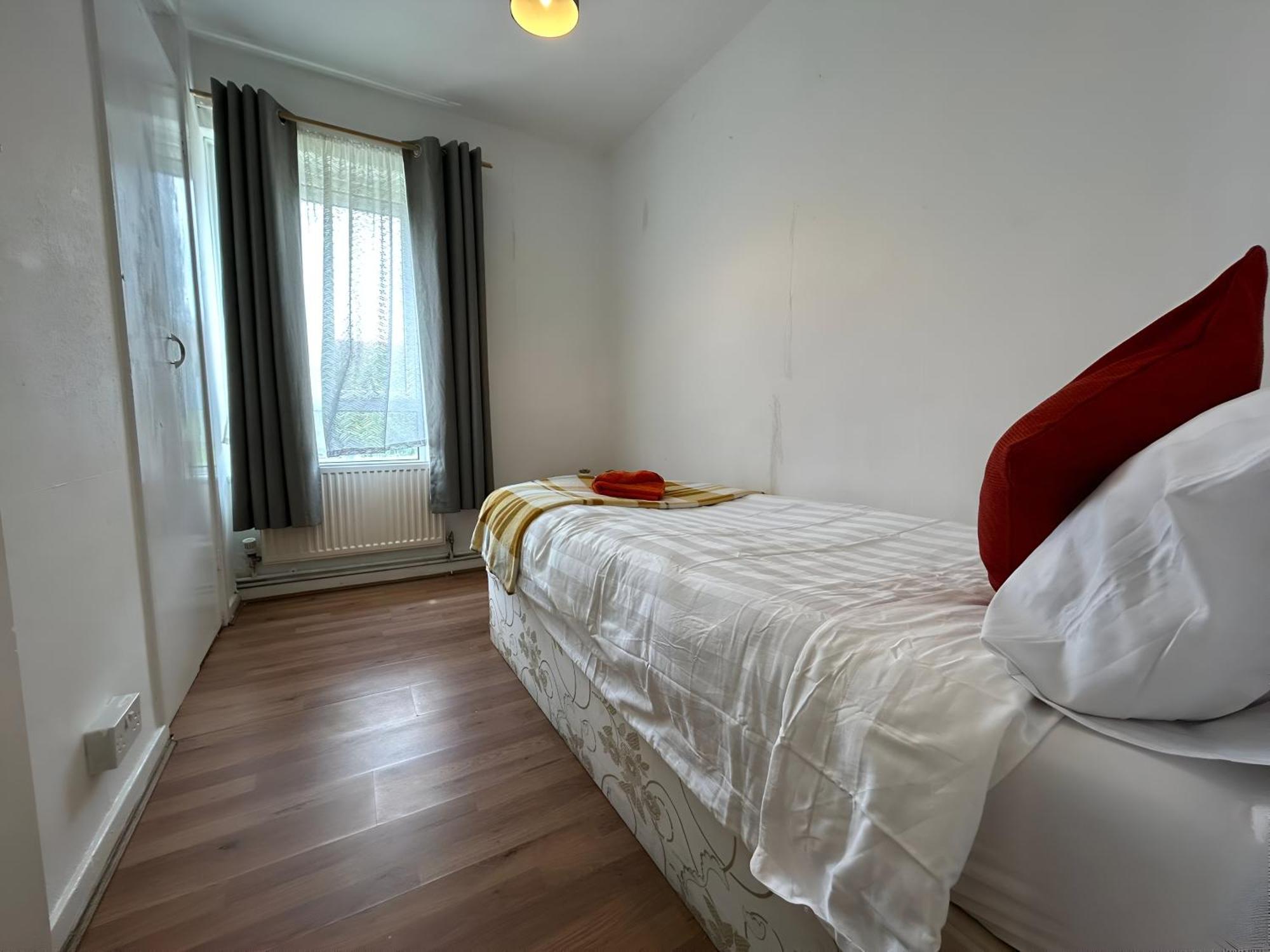3 Bedroom House By M40 J4 High Wycombe Exterior foto